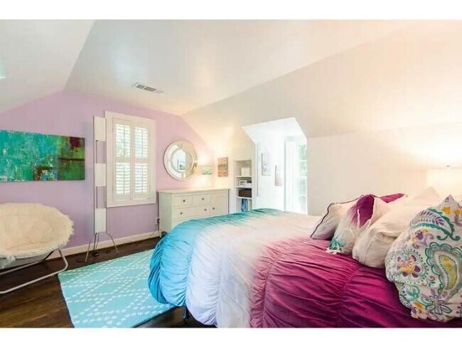 Building Photo - 1916 Greystone Rd NW