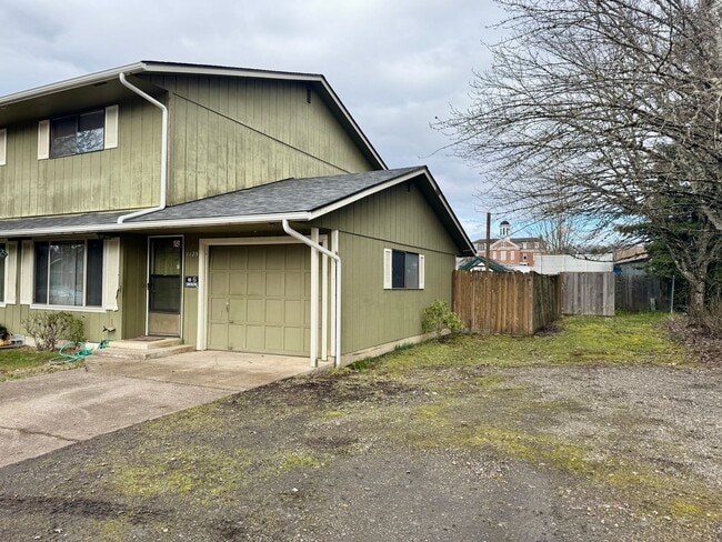 Primary Photo - 1127-1129 Applegate Street