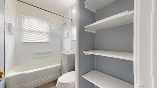Building Photo - 393 Spayer Ln