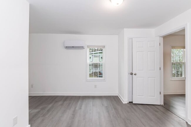 Building Photo - Completely Remodeled One Bedroom Home!