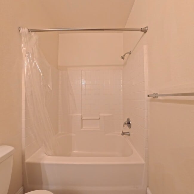 Building Photo - Lovely 2 Bed, 2 Bath Condo at South Gate!