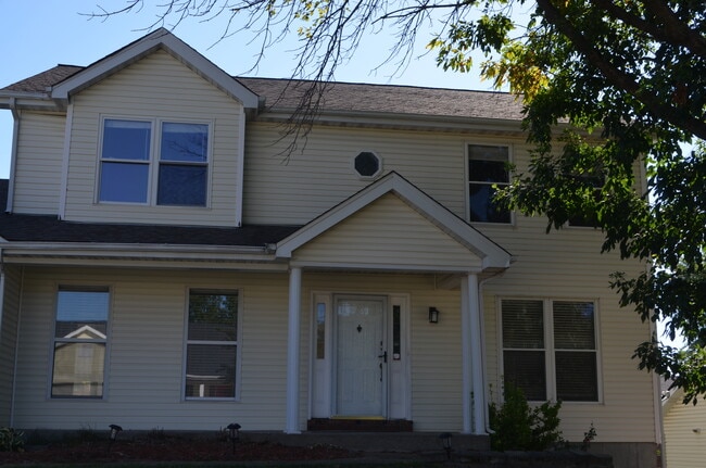 Building Photo - 23 Brentmoor Ct