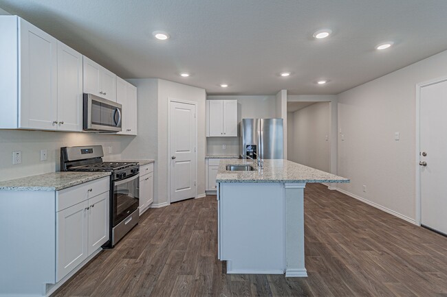 Building Photo - 4 bd/2 ba available NOW!! Wiseman/Talley F...