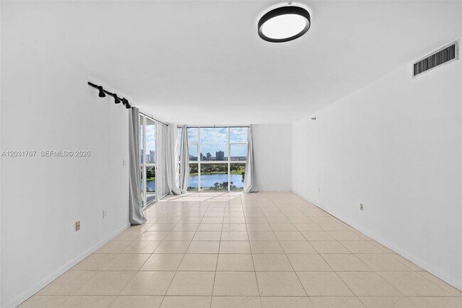 Building Photo - 20505 E Country Club Dr