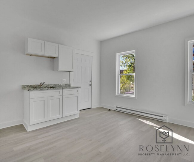 Building Photo - 270 Walnut St