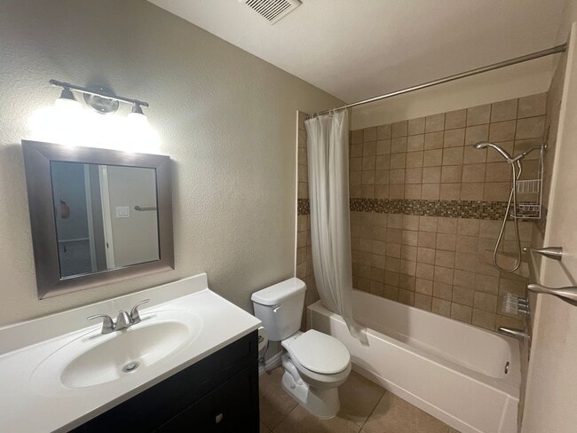 Building Photo - 2 bedroom single story with attached 2 car garage!