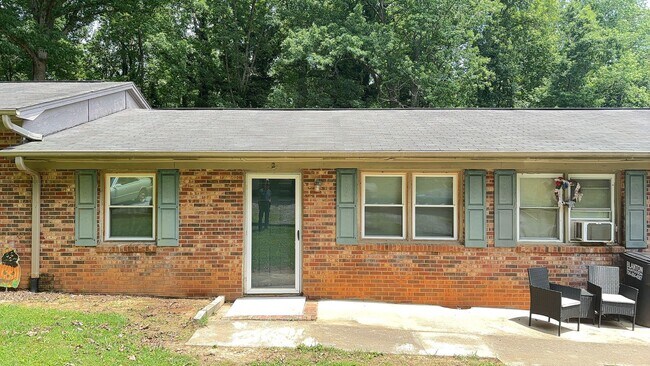 Primary Photo - SRP-SH048-2033 Fallsdale Drive 1-4