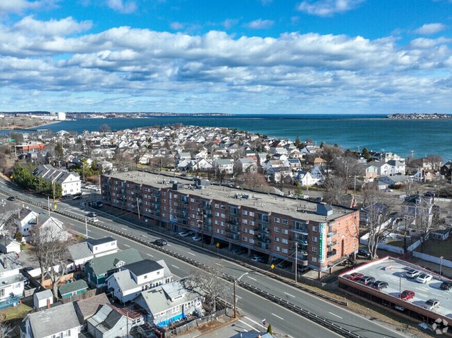 Building Photo - 190 N Shore Rd