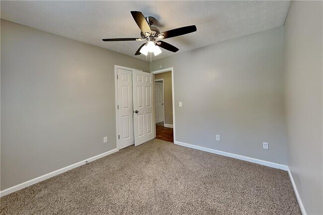 Building Photo - 604 Dillon Dr