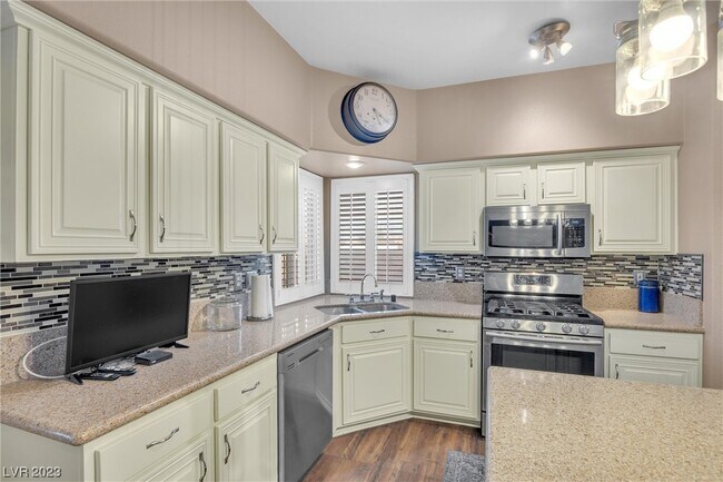 Building Photo - 3824 Sunking St