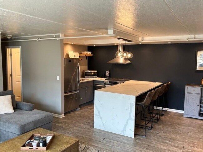 Building Photo - 2 bedroom in Naperville IL 60563