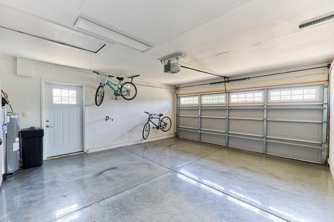 Building Photo - 8113 E Redwing Rd