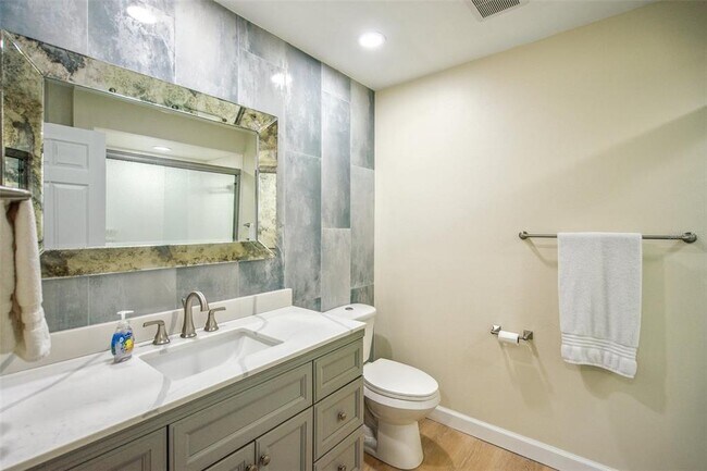 Building Photo - 5793 Avista Dr