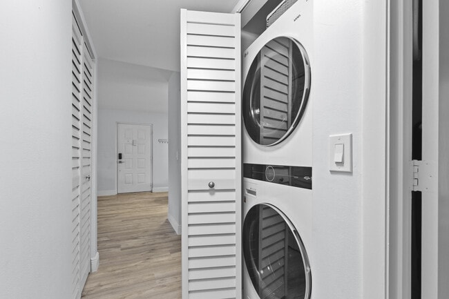 Building Photo - 629 Sea Pine Way