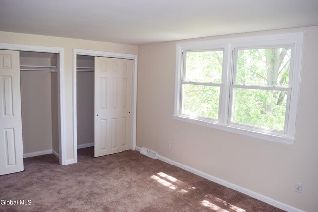 Building Photo - 37 Swayze Dr
