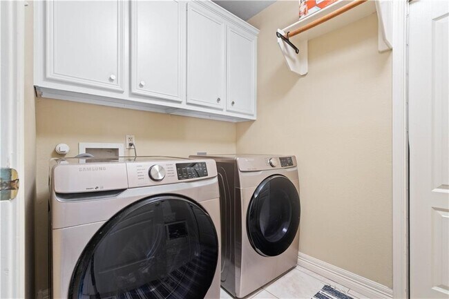 Building Photo - 2601 Wool Dr
