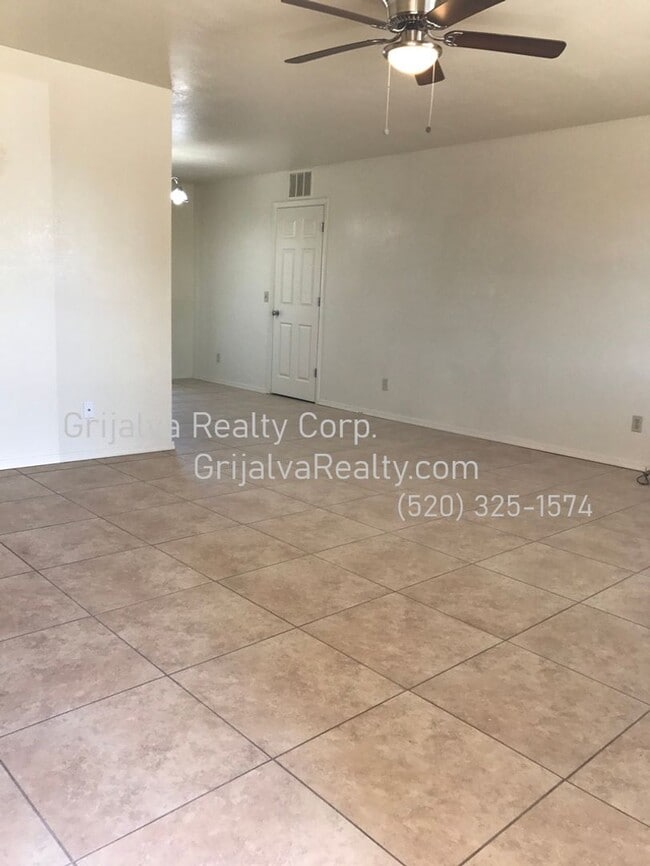 Building Photo - Beautiful 3 Bedroom, 2 Bath Eastside House (Escalante/Camino Seco)