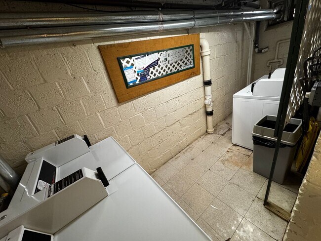 Building Photo - Modernized Fully Furnished 1BR, 1BA Condo at Arbors of Arlington