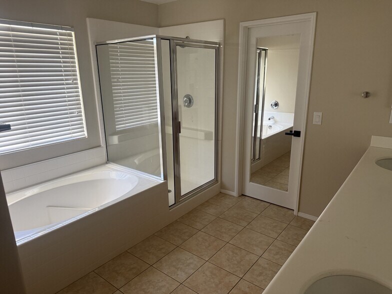 Building Photo - 43725 Windrose Pl