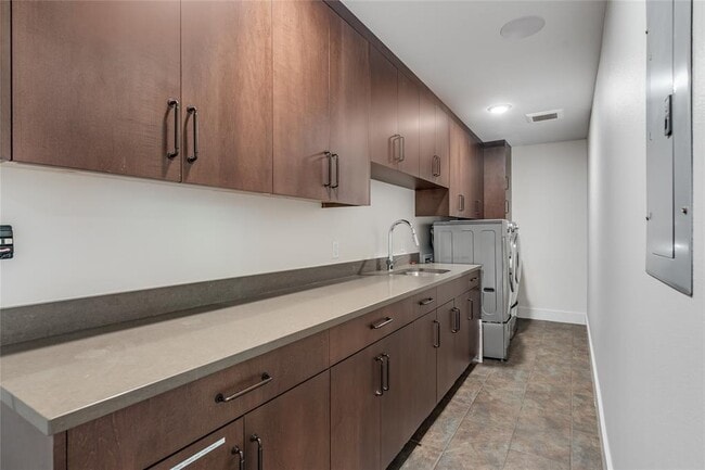 Building Photo - 2502 Spring Creek Dr