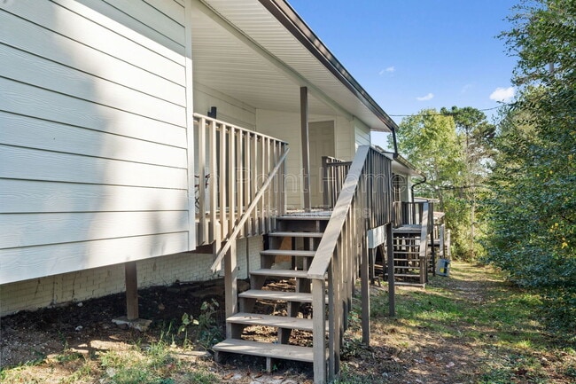 Building Photo - 400 Gallery Ln