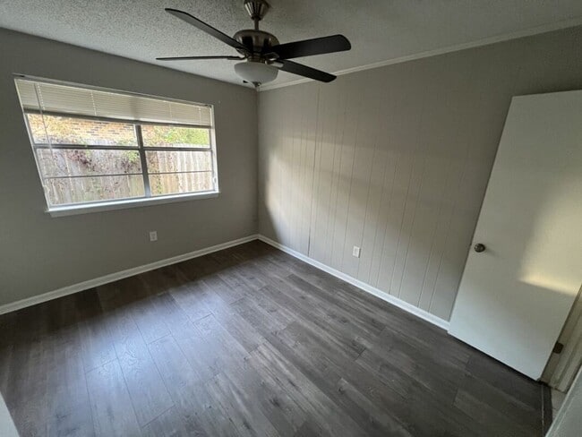 Building Photo - 3-Bedroom, 1.5-Bath Home in Baker  | Available Now!