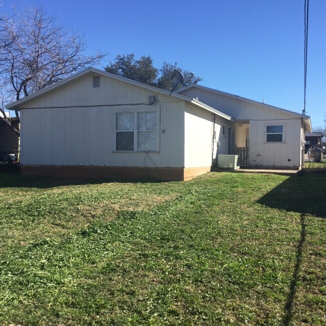 Building Photo - 2106 Jomar St
