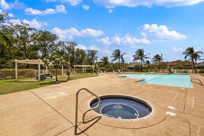 Building Photo - Villas at Kenolio