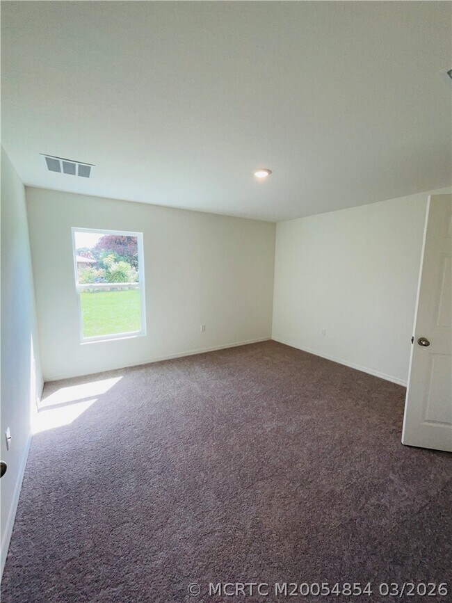 Building Photo - 1701 SE Manth Ln
