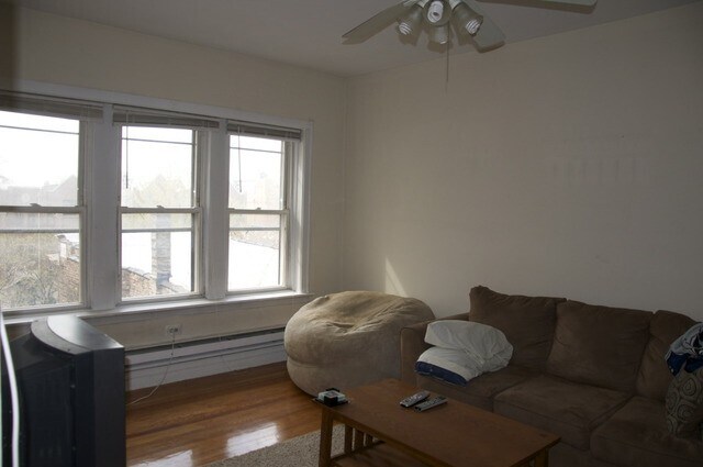 Building Photo - 3917 N Southport Ave