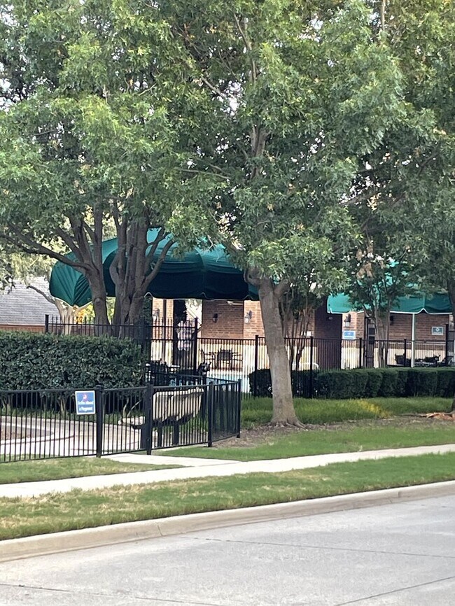 Building Photo - Very nice 3 bed Townhome in Plano!