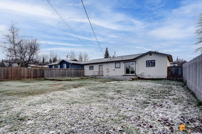 Building Photo - Cozy Abbott Loop Single Family Home w/ Gar...