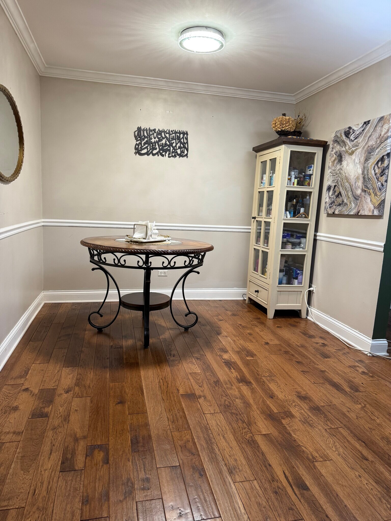 Building Photo - 685 E Fullerton Ave