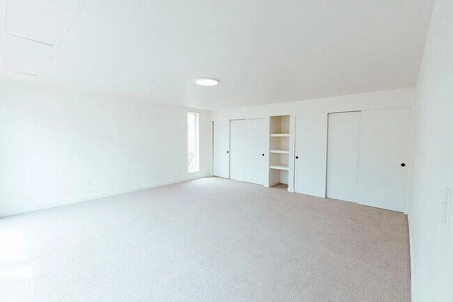 Building Photo - LUX 3BD, 3BA Foothills Home Only 5 Minutes...