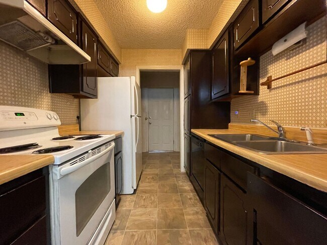 Building Photo - 704 Lisa Ln