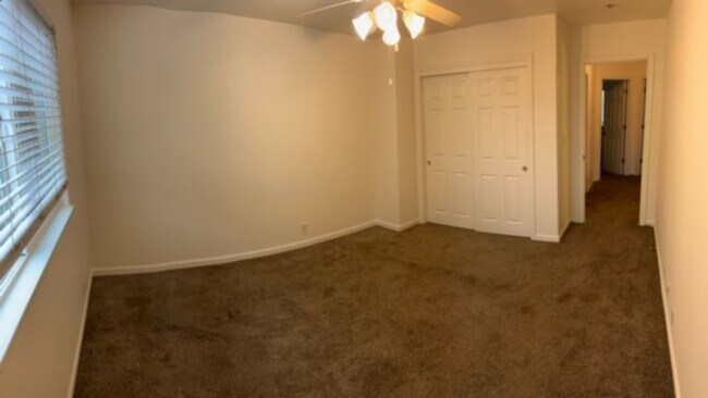 Building Photo - 555 Morgan Dr