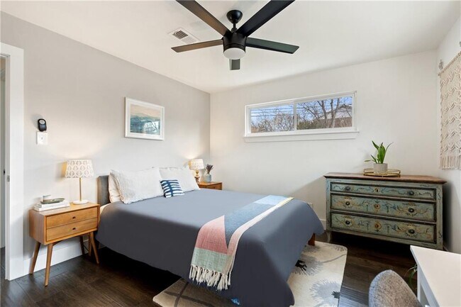 Building Photo - 4908 Rowena Ave