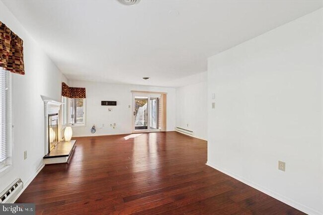 Building Photo - 201 Chandler Dr