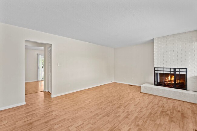 Building Photo - Rice St (17/19)