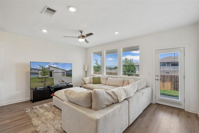 Building Photo - 13821 Zuhause Dr
