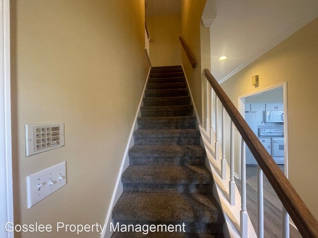 Building Photo - 3 br, 2.5 bath House - 409 Teak Drive