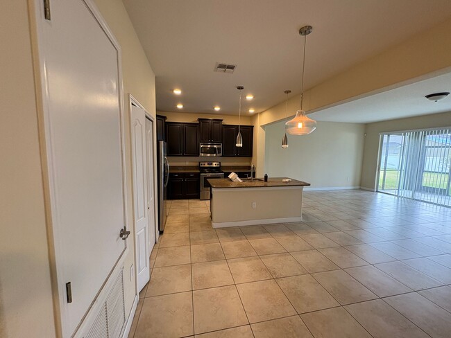 Building Photo - 4 BEDROOM / 3.5 BATHROOM RENTAL HOME - IND...