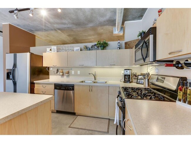 Building Photo - 730 N 4th St