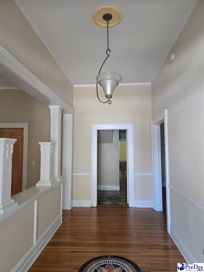 Building Photo - 515 Hickory St