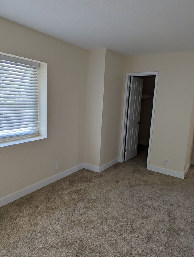 Building Photo - Upgraded 2 Story 2 Bed/1.5 Bath Condo