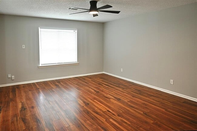 Building Photo - 202 Pine Branch Dr