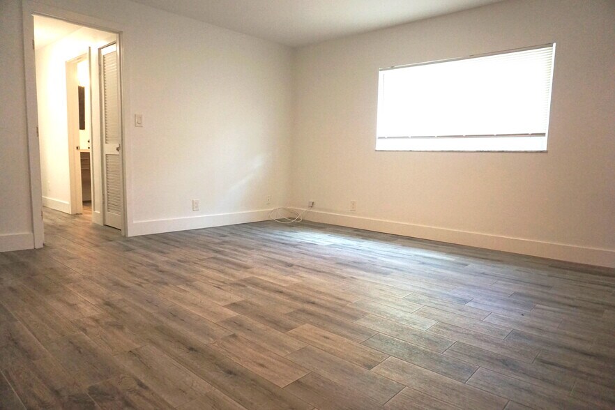 Master Bedroom - 1529 Arthur St