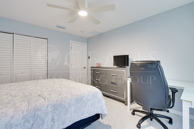 Building Photo - Beautifully Furnished 2BR Home + Bonus Room