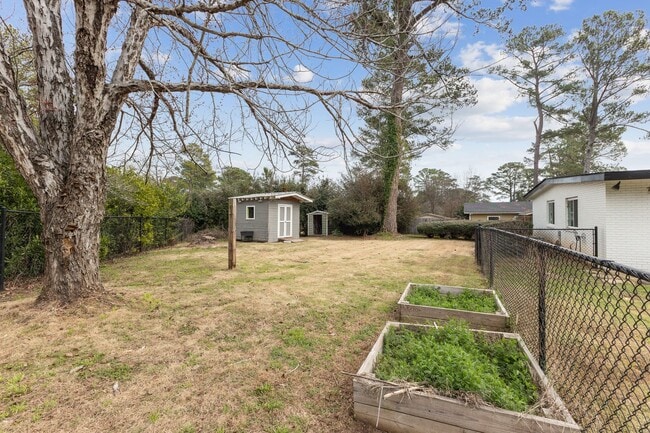 Building Photo - Charming Haven for Rent: Your Ideal Home A...