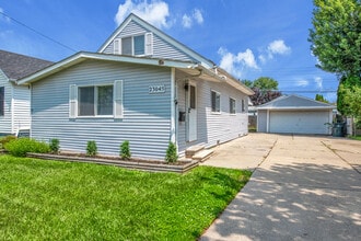 Building Photo - 23045 E Thirteen Mile Rd